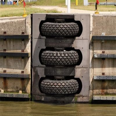 Hafen-Naturkautschuk-Rollen-Riemen-Art Dock-Rad-Fender fournisseur