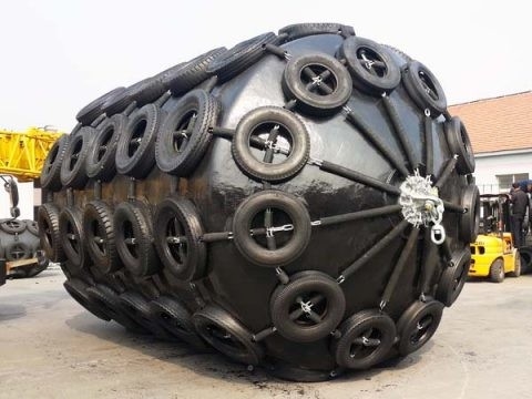 Marine Floating Rubber Fender Ship neben pneumatischen Fendern